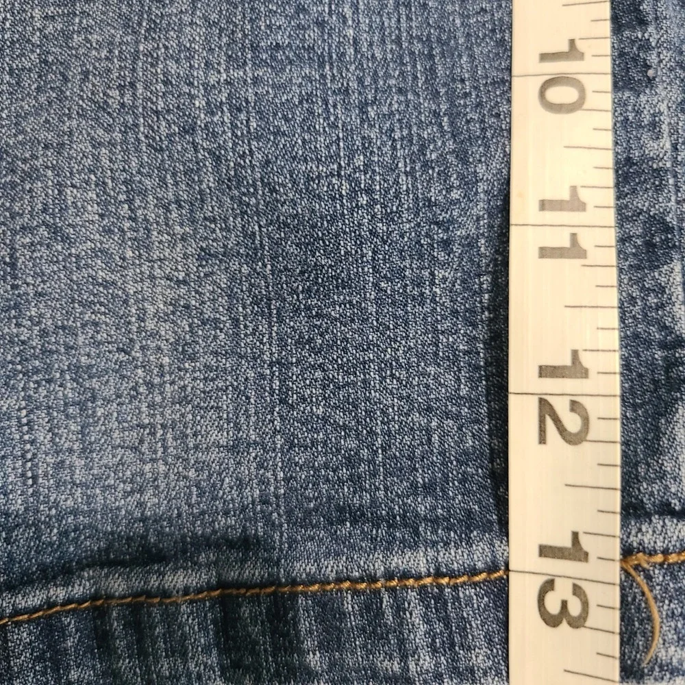 St Johns Bay Stretch Blue Denim Shorts Womens Size 10 Mid Rise Medium Wash 5 Pkt